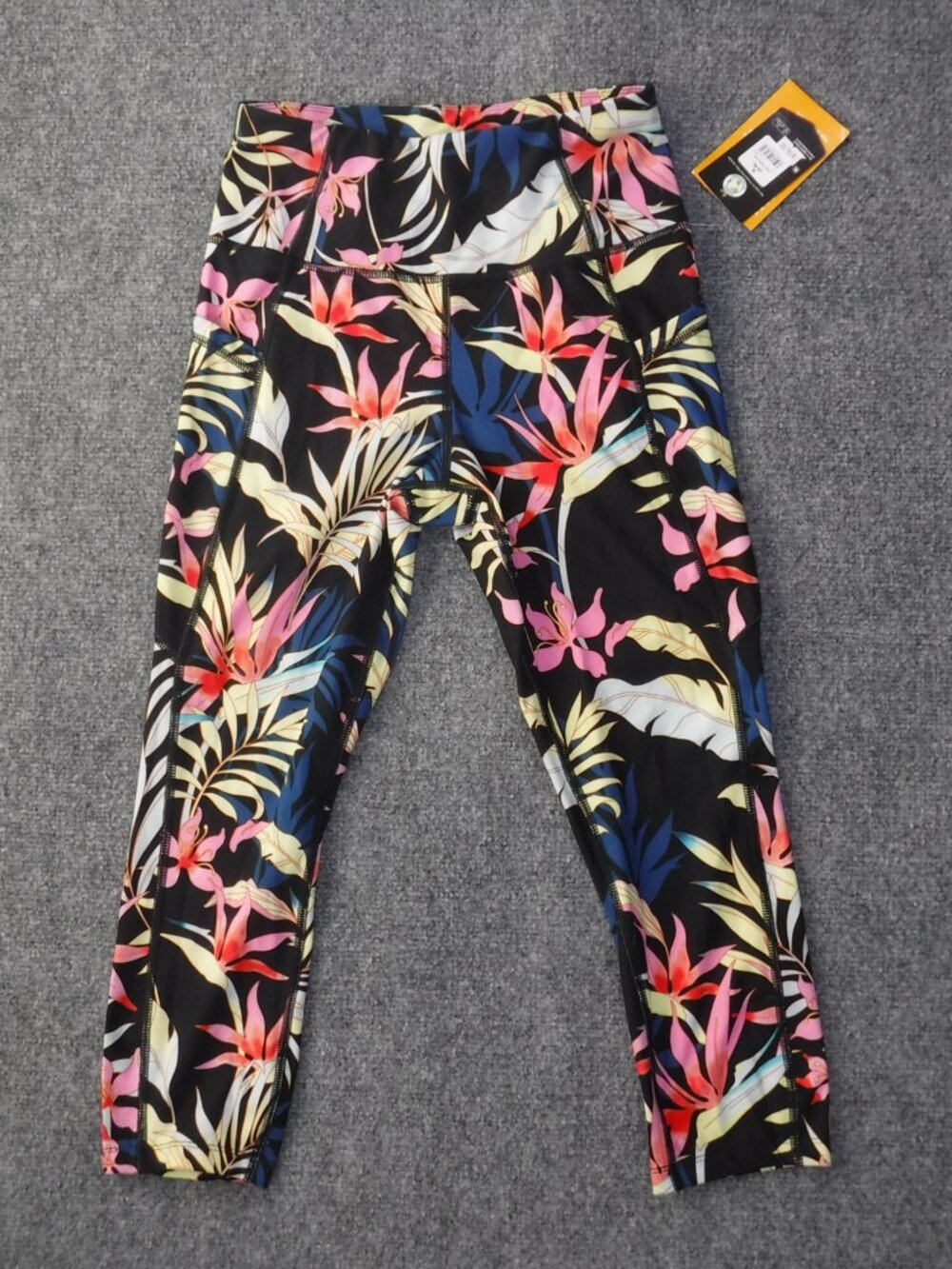 NWT AVIA Women's Floral High Waist Capri Leggings Size Small 4-6 Activewear